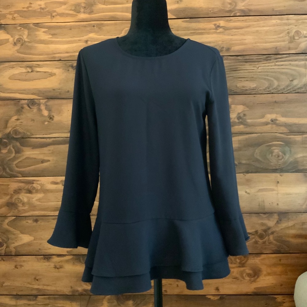 Ann Taylor top in navy size 6.